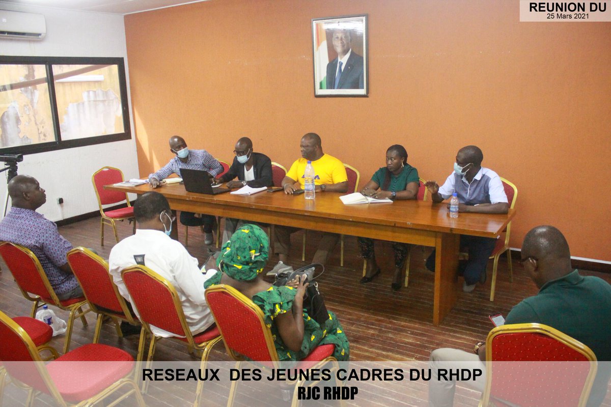 RhdpRjc's tweet photo. Ce 25 Mars à la Rue LEPIC a eu lieu une réunion des vices presidents du @RhdpRjc en presence du president @Ouattar91097517 L'objet était de revoir les conclusions du seminaire tenu a Yakro. Ali OUATTARA remercie tous les participants. https://t.co/iURhBz4ONG