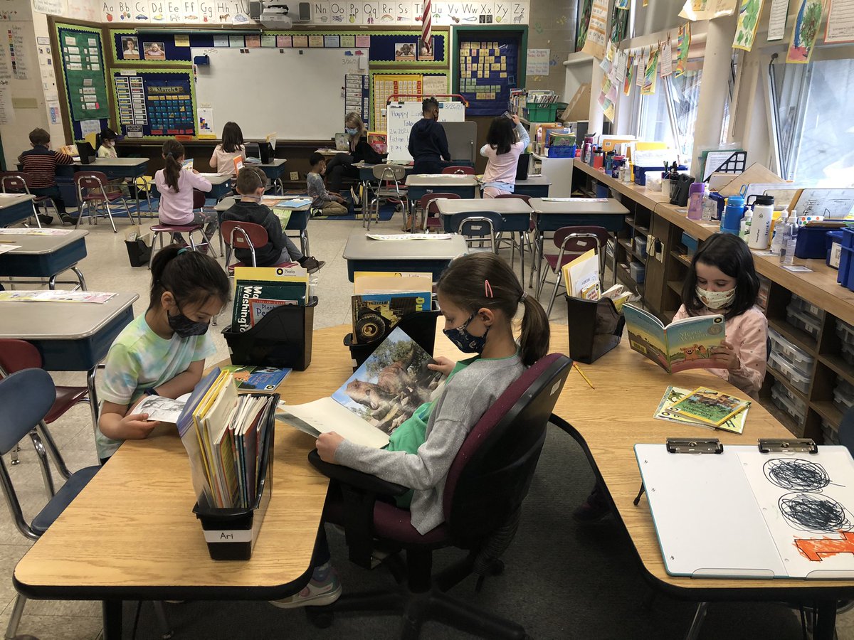 Just a little Friday reading circle! ❤️📚