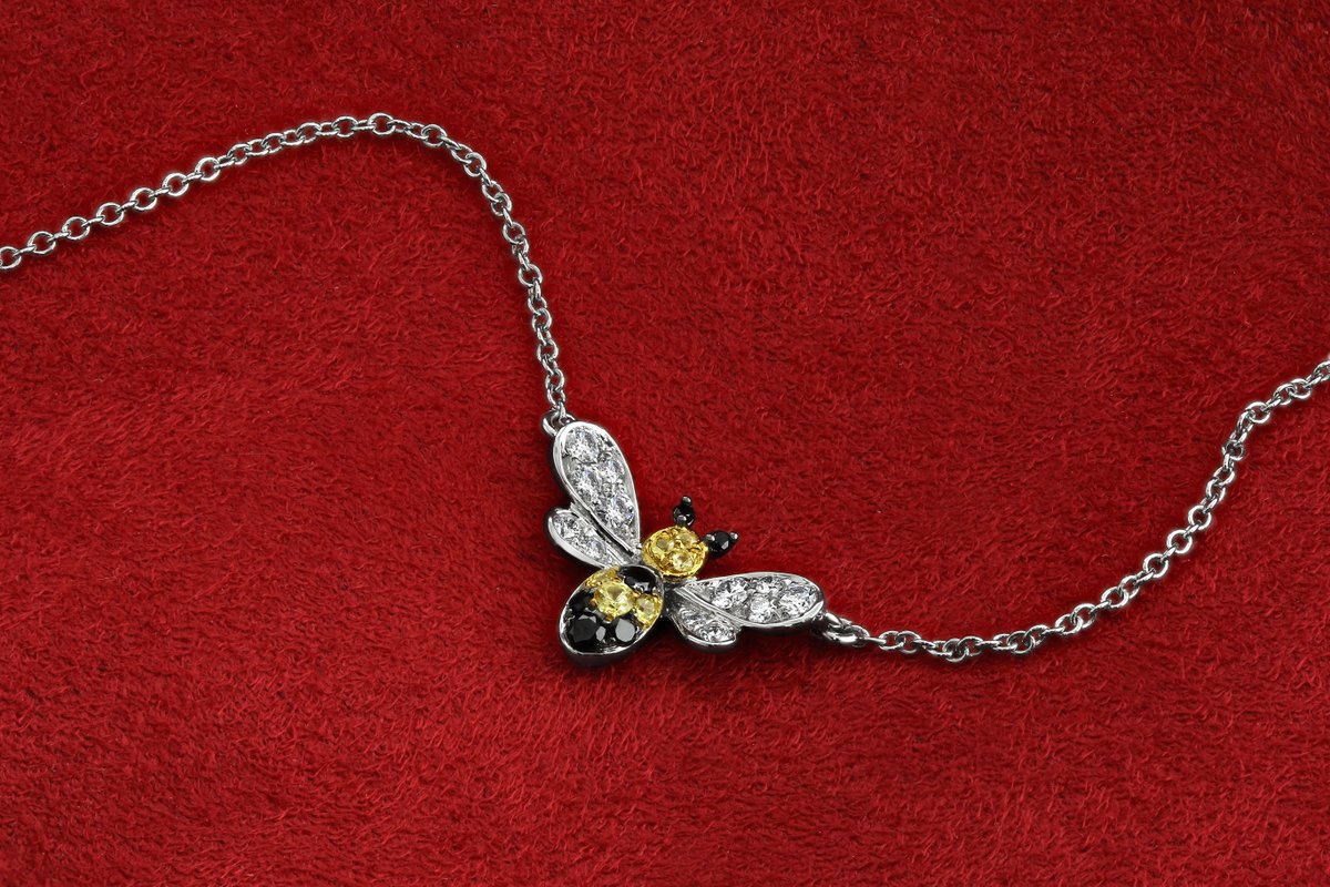 MandCoJewellers's tweet photo. In 18ct white gold, with white, yellow and black diamonds - our gorgeous little bee pendant necklet is sure to make you smile... π
#bees #necklet #finejewellery https://t.co/02sNlYTTge