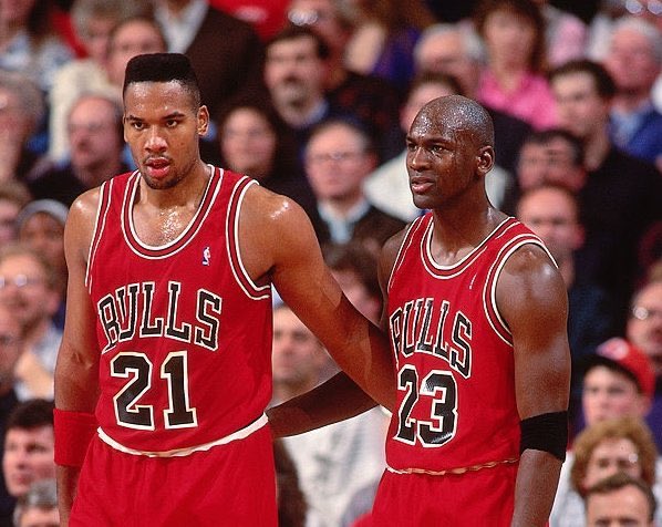 “Siempre recordaré cuando Mike y yo nos compenetramos para meter 70 puntos entre ambos”

Stacey King. Michael Jordan anotó 69 puntos y él solo 1 punto

Se cumplen 31 años de este MÍTICO momento