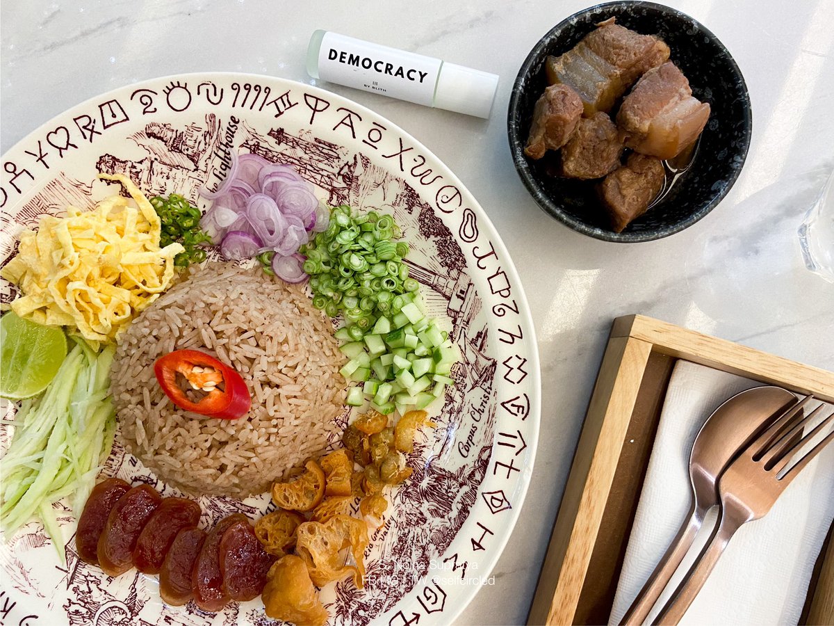 selfcircled's tweet photo. กลิ่นประชาธิปไตยมันห้อมมม...
.
Bite Me Softly Café เมนูพิเศษ weekend นี้มีข้าวคลุกกะปินะจ๊ะ #อร่อยได้ไม่เข้าห้าง #everydaywithblith @blithbkk https://t.co/ZTQINfip5z
