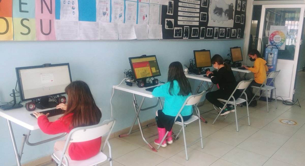 Öğrencilerimiz nerede biz oradayız. Bilgi her yerde. 
Bugün Sarıyer İlkokulu'dayız.

<a href="/memleventyazici/">Levent Yazıcı</a>
<a href="/timurtugral/">Timur TUĞRAL</a>
<a href="/istanbulilmem/">İstanbul İl Millî Eğitim Müdürlüğü</a>
<a href="/Sariyer_MEM/">Sarıyer İlçe Millî Eğitim Müdürlüğü</a>
<a href="/SariyerMemBT/">Sarıyer İlçe MEM BT</a>