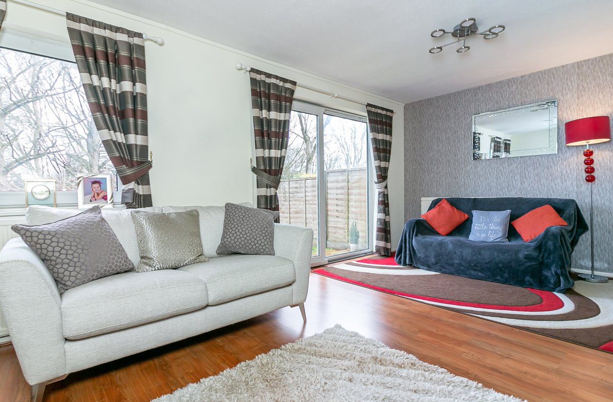 comp_prop_photo's tweet image. A recent property shoot we did for Leysbrook. A beautifully presented and vastly improved and extended 3 bedroom house in Dents Close Letchworth. Here are a selection of photographs, to view the full listing simply visit: leysbrook.co.uk/property-detai…