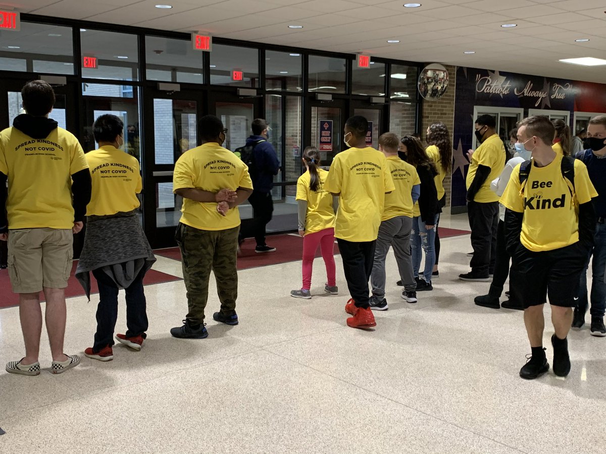 fhspatriots's tweet photo. As kindness week wraps up, students were greeted as they entered the building by members of the “Happy Friday Greeting Committee”. @LivoniaDistrict #LivoniaPride #fhstriad https://t.co/HhrWISmeZM