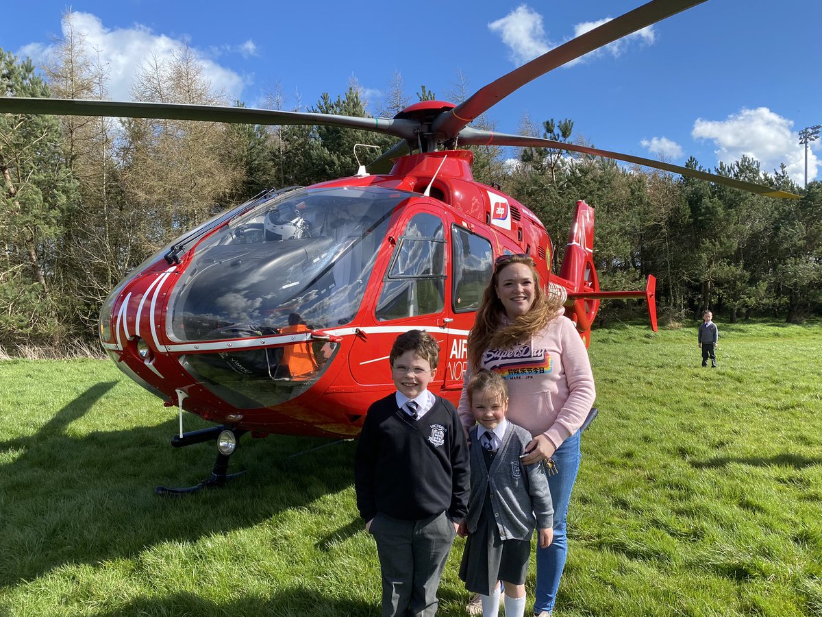 LauraCullen196's tweet photo. I am used to seeing / hearing this land on RVH, not circling overhead whilst waiting for kiddies at school gates ..... thankfully just a social stop @AirAmbulanceNI @devlin_thompson @NISTAR_HSC @BelfastTrust https://t.co/i3MDs4yieo