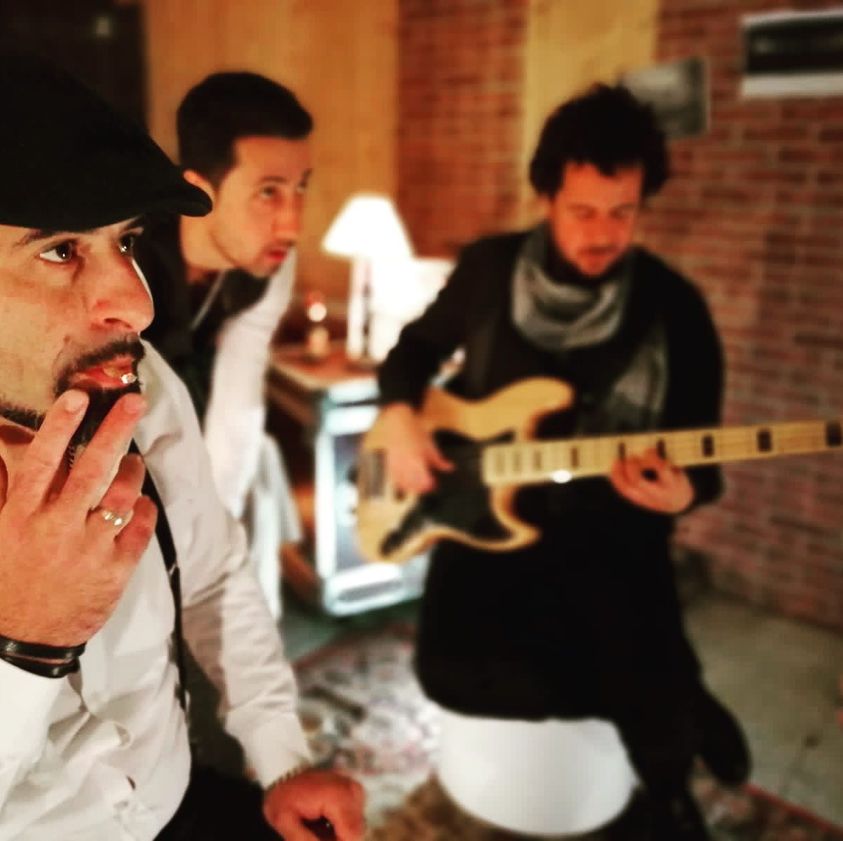 albertocmolina's tweet photo. .@RockInvisibles revisionan uno de los temas de su primer disco en formato acústico mientras siguen trabajando en el próximo ▶️ https://t.co/Ptp2jO9WXy https://t.co/P88Kmz1EyB