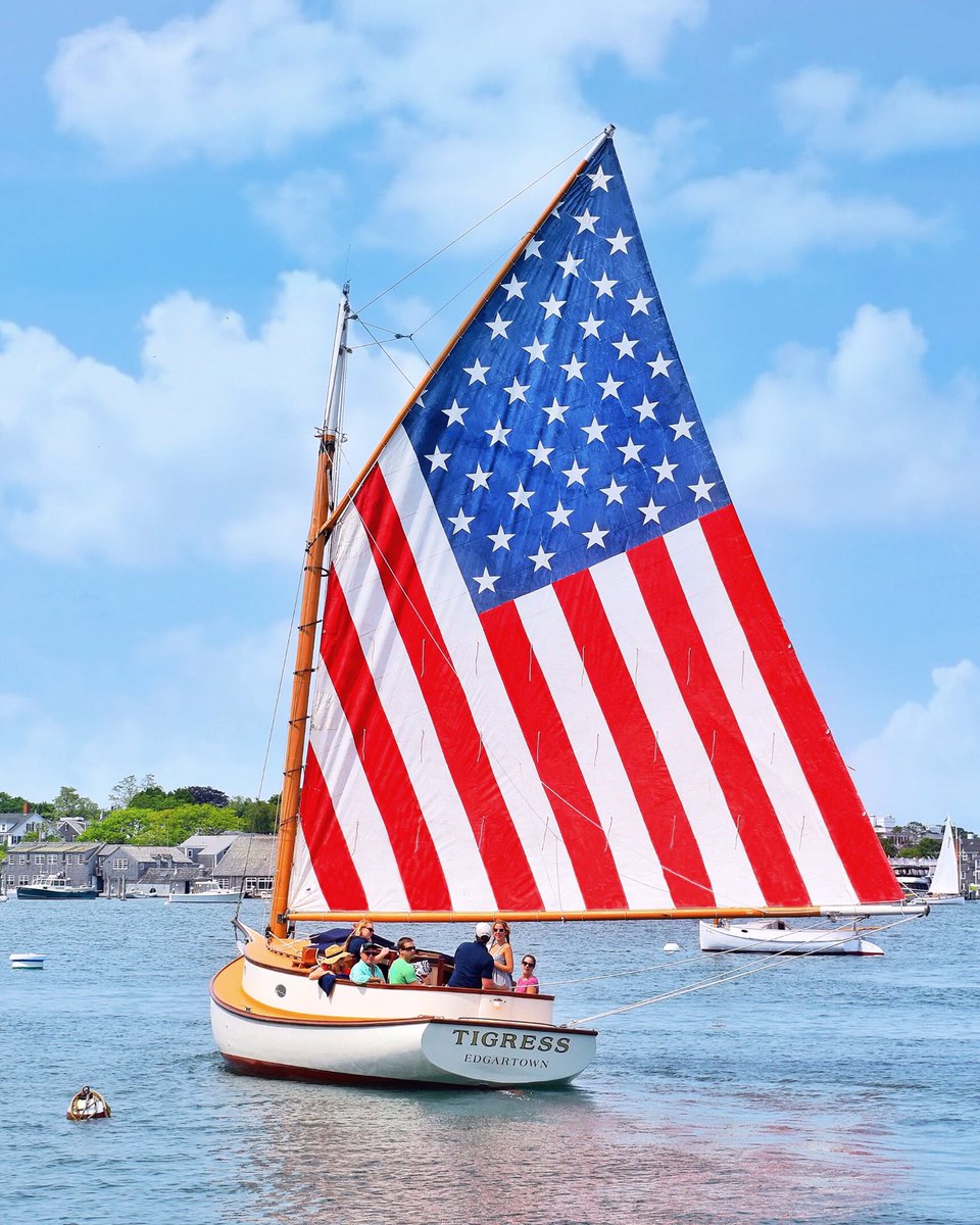Happy Friday everyone! Keep sailing!
#CatboatCharters #Edgartown #MarthasVineyard <a href="/VisitMV/">Visit Martha's Vineyard</a> <a href="/VisitEdgartown/">Visit Edgartown</a> <a href="/VisitMA/">Visit Massachusetts</a>