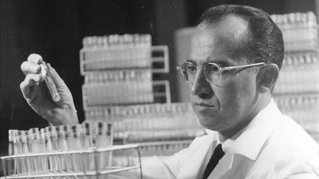 Rainmaker1973's tweet photo. #Today in 1953, Dr. Jonas Salk went on CBS radio to announce a new vaccine to immunize people against polio. He had worked for 3 years to develop the vaccine, which worked and resulted in the official elimination of the disease from the U.S. in 1979 https://t.co/Z4AqVZzEv6 https://t.co/SWXLnXCl2H