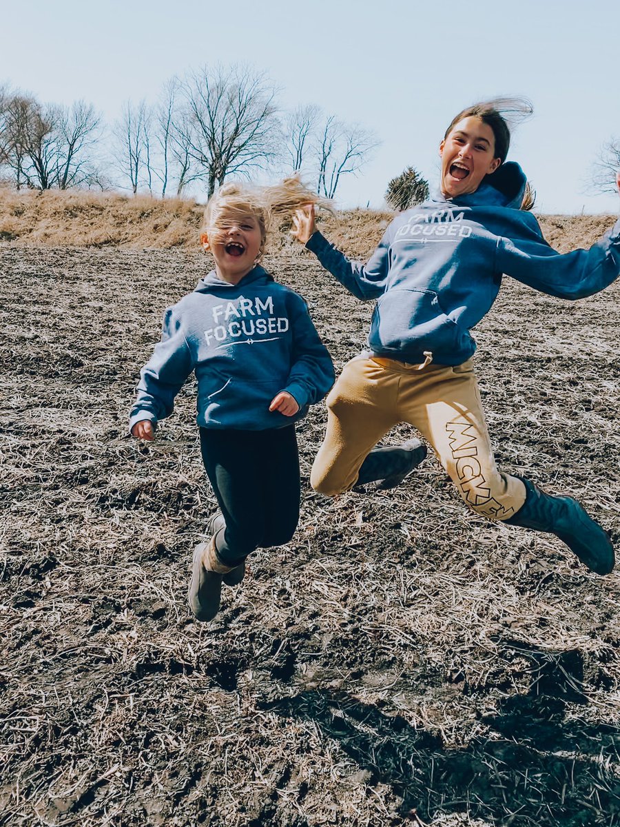 FarmFocused's tweet photo. We are EXCITED it’s
•FARM FOCUSED FRIDAY•
Which brand on our site do you support? Take a picture and tag @farmfocused use the #FFF. You could have a chance to win some FREE gear!
#FFF #giveaway #farmfocusedfriday #playhardworkharder #FFgear #howiwasraised https://t.co/faRCcEZSEb