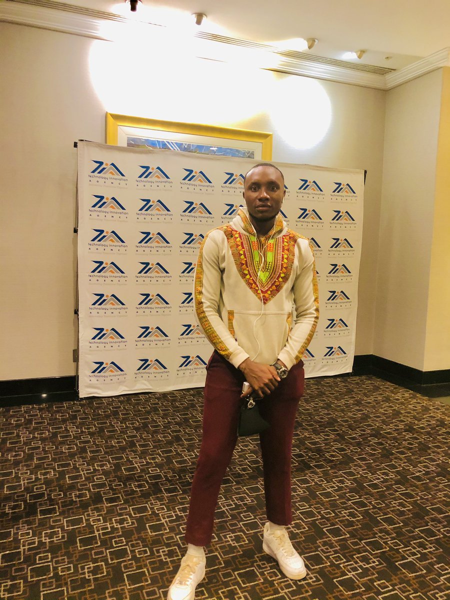giftlubele's tweet photo. Preparations of the @tiaorgza gala dinner ✨✨ https://t.co/MhbYIoxSe9