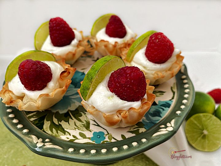 Blogghetti's tweet photo. #ad These easy Key Lime Mousse Tarts are mini in size, but are filled with a delicious smooth and creamy blend of sweet and tart. @MelissasProduce #keylime #mousse #minitarts #phyllocups #keylimemousse #SpringSweetsWeek #giveaway https://t.co/lGhddgbuLP https://t.co/yzbJOzplzT