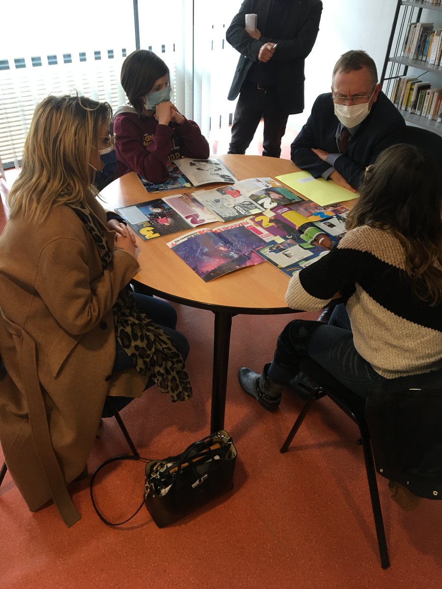 acnancymetz's tweet photo. #SPME : Le recteur @HuartJean visite le lycée professionnel Émile Zola de Bar-le-Duc (55) dans le cadre de la Semaine de la presse et des médias dans l'école.
Cette 32e édition est placée sous le thème « S’informer pour comprendre le monde » https://t.co/Lf9wj37wEO