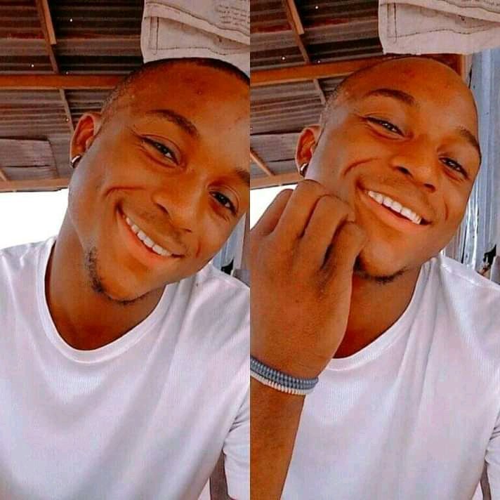 Jothedancer1's tweet photo. @davido Your lookalike https://t.co/qBo7X9vlRU