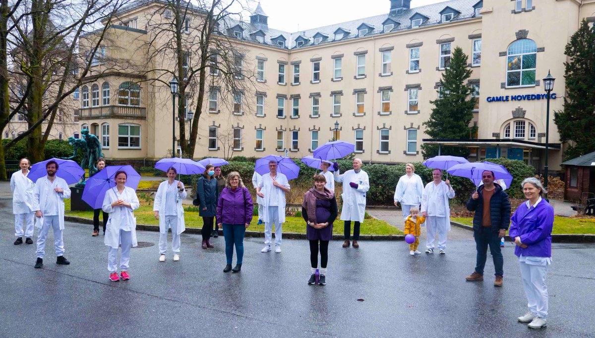 BergenEpilepsy's tweet photo. Vi markerte #Lilladagen på @haukeland_no  med @Epilepsiforbund ! Så fornøyd! Lilladagen er en global dag der folk samles med lilla klær for å skape oppmerksomhet og redusere mytene rundt epilepsi. Ikke hør på epilepsimytene! #EpilepsyAwarenessDay https://t.co/Mm9LMxw4CF
