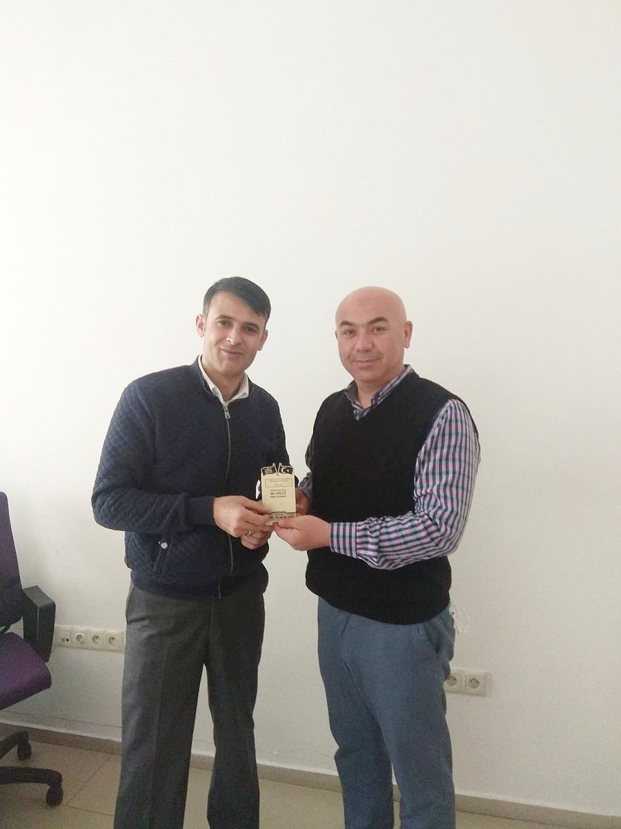 ÜYELERİMİZE TELEFON TUTACAĞI HEDİYE ETTİK

<a href="/BuroMemurSen_/">Büro Memur-Sen</a> Nevşehir Şubesi üyeleri için özel tasarlanan telefon tutacakları yerlerine ulaştı.
Farklı kurumlarda çalışan üyelerimize ev veya işyerlerinde kolaylık sağlayacağını düşündüğümüz telefon tutacağı hediyemizi takdim ettik.