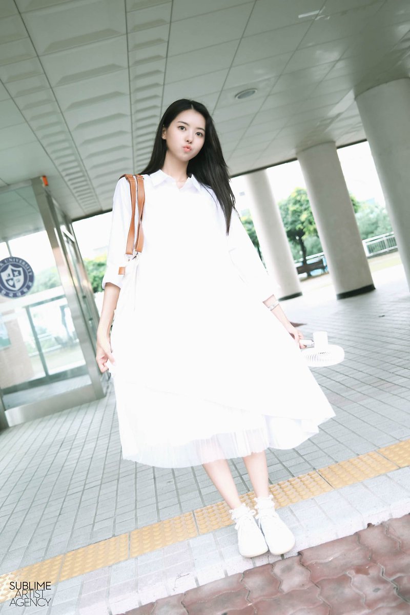 ioiuaena's tweet photo. she's so cute ๐
#์๋์ #LimNayoung #TwentyHacker https://t.co/86FDInE2py