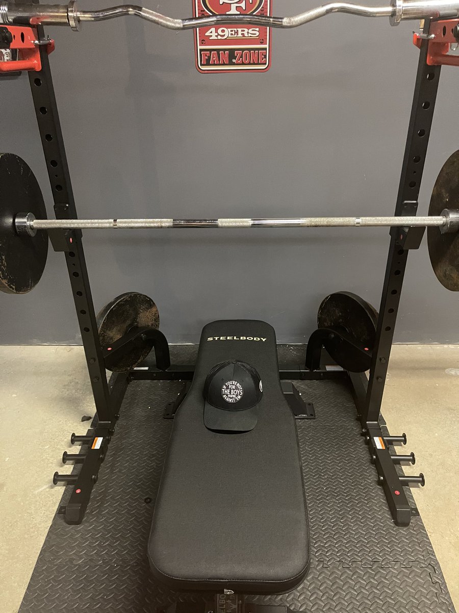casey_wirick219's tweet photo. Got the set up ready. Got some inspiration from @BussinWTB @_willcompton @gkittle46 . Getting in my first #armfarmfriday. And repping my @49ers and #theboys https://t.co/rNoHMW5wti