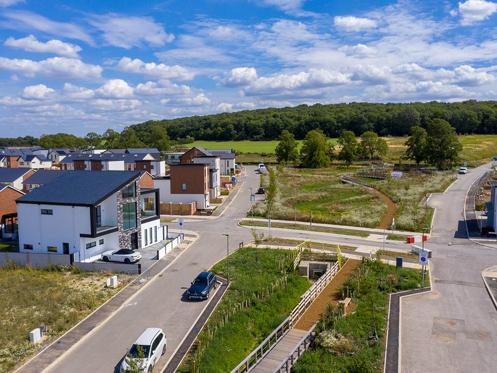 gravenhillbuild's tweet photo. Over the next 10 years, up to 1,900 homes will be built at Graven Hill surrounded by woodland, allotments and a network of cycle and footpaths. Find out more about our growing community here: https://t.co/GDlYNKaz3C 🌳🚴
#movetogravenhill #creatingacommunity #gravenhill https://t.co/3tpYU4cUlW