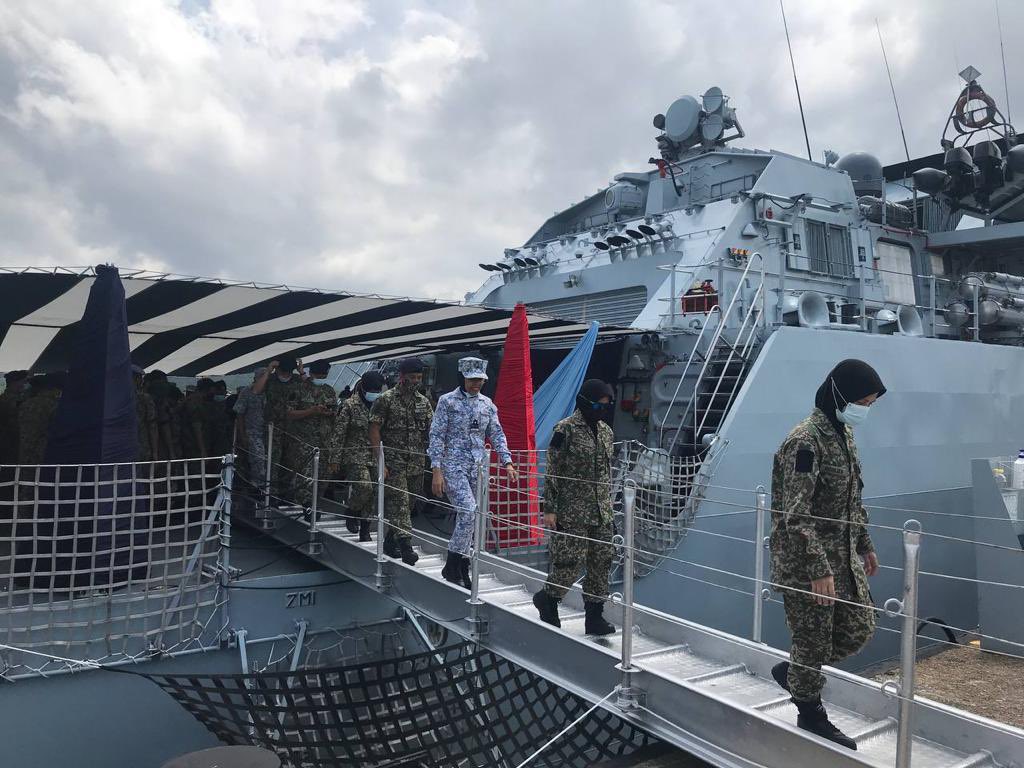 MAFSC_'s tweet photo. 26.03.2021. NRCOS West. MAFSC SERIAL 50/21 Visit to RMN Naval Base Lumut. Consist of Briefing and Demo from KD JEBAT, KD LEKIR, KD TEGUH SAMUDERA and KD GAGAH SAMUDERA. Throughout the program, all CP's were required to adhere the Covid - 19 SOP's. #MAFSC #kdjebat #kdlekir https://t.co/94tCTgTvCc