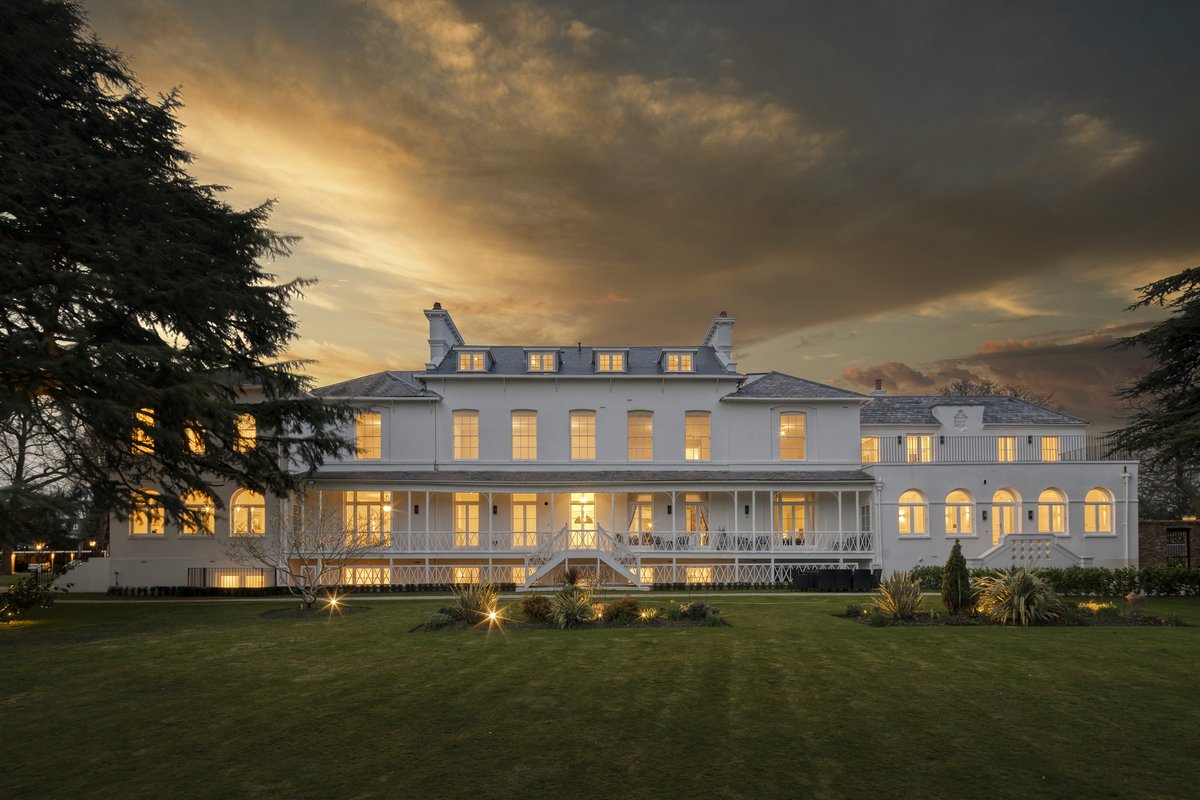 Statonsllp's tweet photo. Welcome to Osidge House, A collection of eleven 1, 2 &amp; 3 bed apartments located within the meticulously restored Grade II Listed Mansion. Call 020 8441 9555 to make an appointment in order to have a member of our sales team show you around
#property #realestate #development https://t.co/1pL9U87CGt