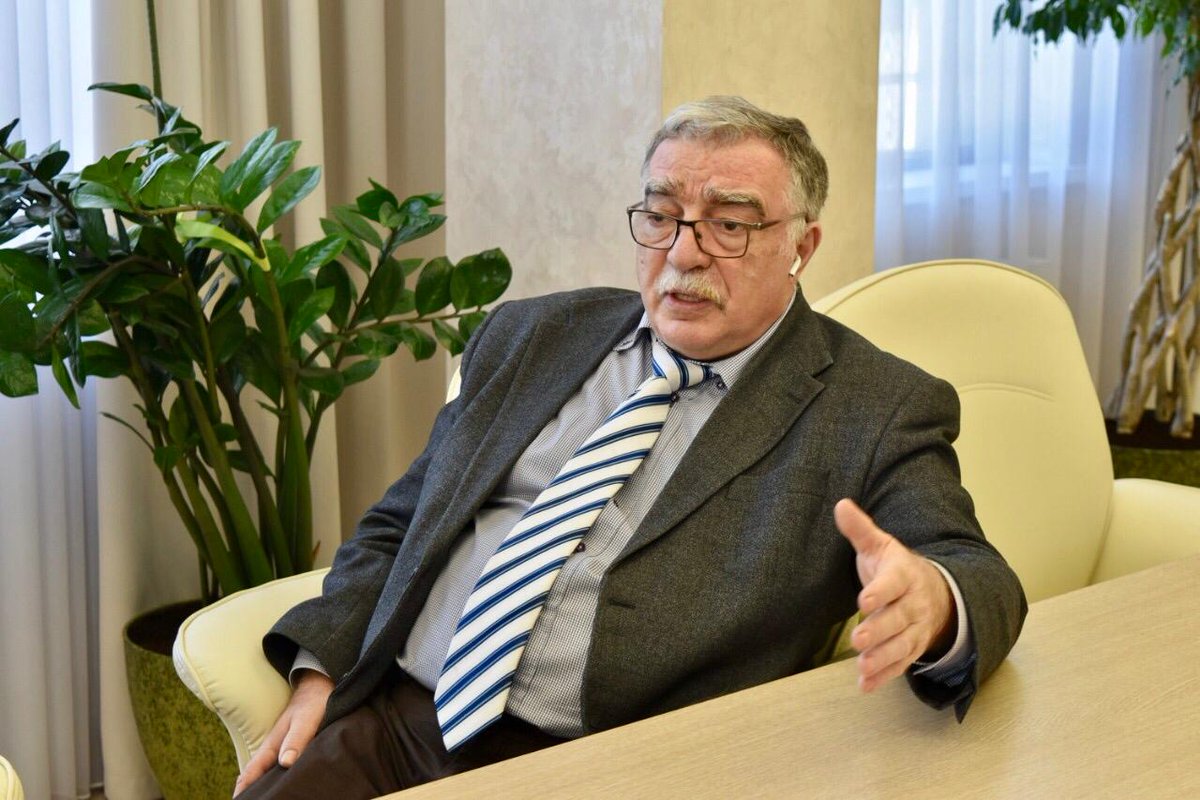 InvestTatarstan's tweet photo. Возможности расширения рынков сбыта для предпринимателей с помощью конгрессно-выставочных мероприятий обсудили руководитель Агентства инвестиционного развития республики Талия Минуллина с генеральным директором Агентства по государственному заказу Татарстана Яковом Геллером. https://t.co/yinYucHMXC
