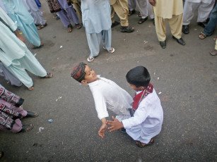 rafiuddin2633's tweet photo. *#SindhPrideOfPakistan 
                 @WeareISPIAN 
Traditional music and dance accompanied a Sindhi topi and Ajrak as people thronged streets across the province to celebrate Sindhi culture day. It was Pakistan’s very own Sindhi pride parade.
@InvisibleRafi https://t.co/in0LOfFu79