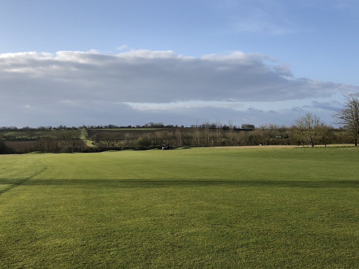 GreenkeepersKGC's tweet photo. Bit more preparation @KirtlingtonGolf today.. looking forward to welcoming the golfers back next week ☀️☀️ https://t.co/bc8aSwnPJr