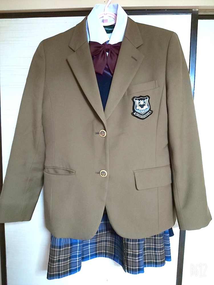 ট ইট র 制服市場 公式 オークション 出品代行 買取 岡山県岡山学芸館高等学校 冬服 制服 チェック柄スカートが出品されました 現在価格 21 500 円 残り時間 3日 入札件数 41 件 岡山学芸館 学芸館 T Co 3zjslyjso1 ট ইট র