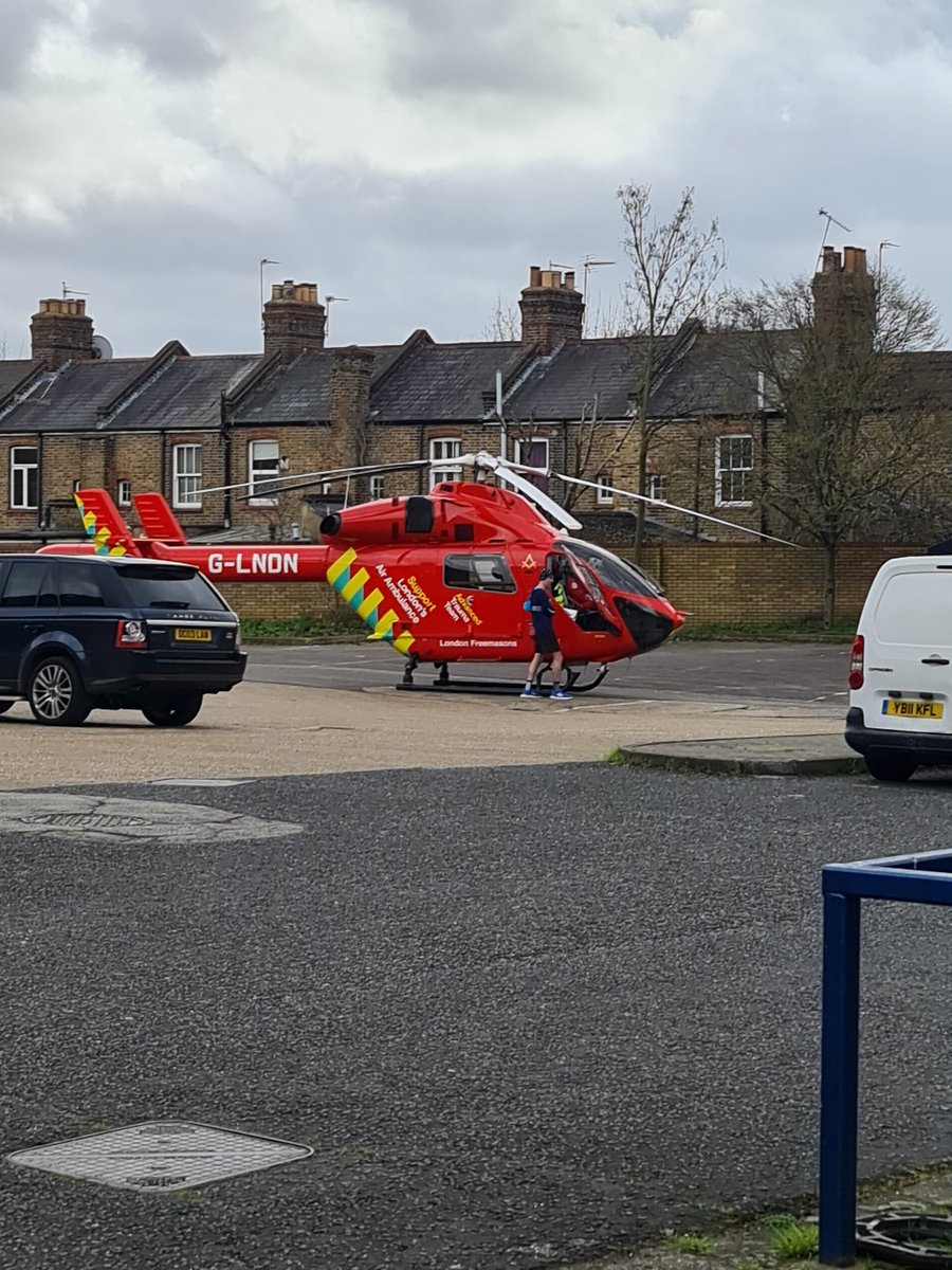 eLOussss's tweet photo. Tragic incident in #WoodGreen #Haringey where a women fell from a balcony.

I hope she is OK 🙏. https://t.co/rb9wKNt5Uh