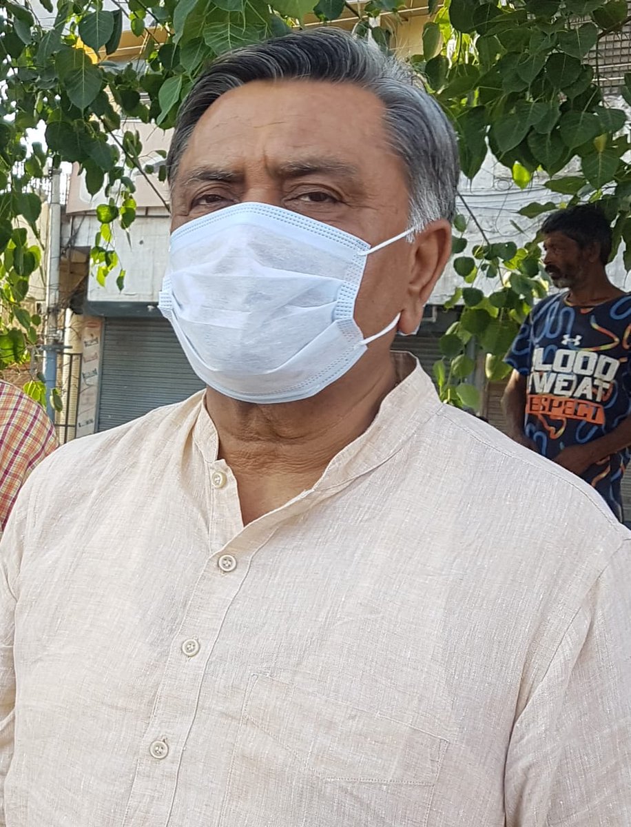 kaliamanoranja1's tweet photo. USE FACE MASK to curb the menace of COVID-19 .
#Mediacorner,#Manoranjankalia,#BJP4Punjab,#BJP4India,#COVID19Vaccination,#VaccinationDrive,#Covishield,#NarendraModi,#PMOIndia,#JPNadda,#masks,#HandSantizers,#socialdistancing. https://t.co/BHYeTpmcW8