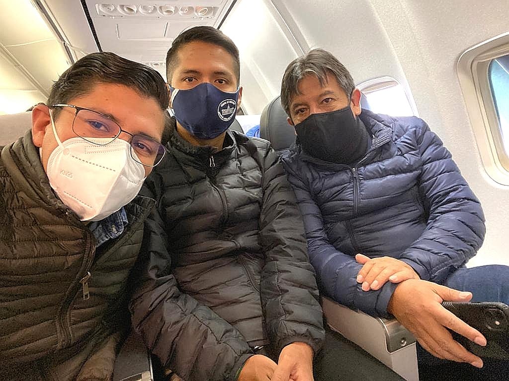 GermanJimenezT's tweet photo. La humildad es una virtud y enseñanza de nuestros pueblos, unidos continuamos trabajando por el vivir bien del pueblo

Quiero saludar y resaltar la sabiduría que transmite el hermano Jilata @LaramaDavid, con quien compartí un vuelo comercial, acompañado del hermano @AndronicoRod https://t.co/ALn8ODweNP