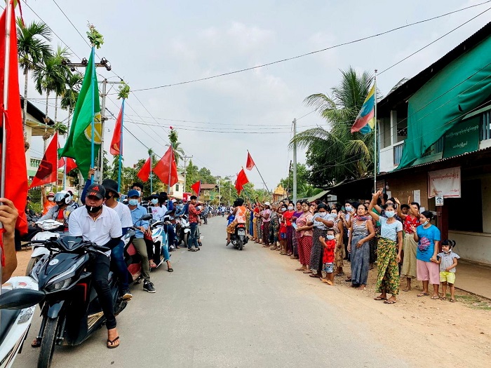 Myanmar anti-coup protesters in Launglone, Dawei district #WhatsHappeninglnMyanmar picture from Dawei Watch