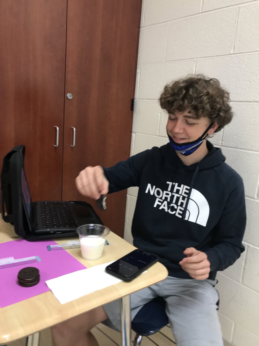 KimRauschenber1's tweet photo. OREO Science and ELA combined!  @TallmadgeMiddle @KKnottsTMS https://t.co/2HWatLaOg0