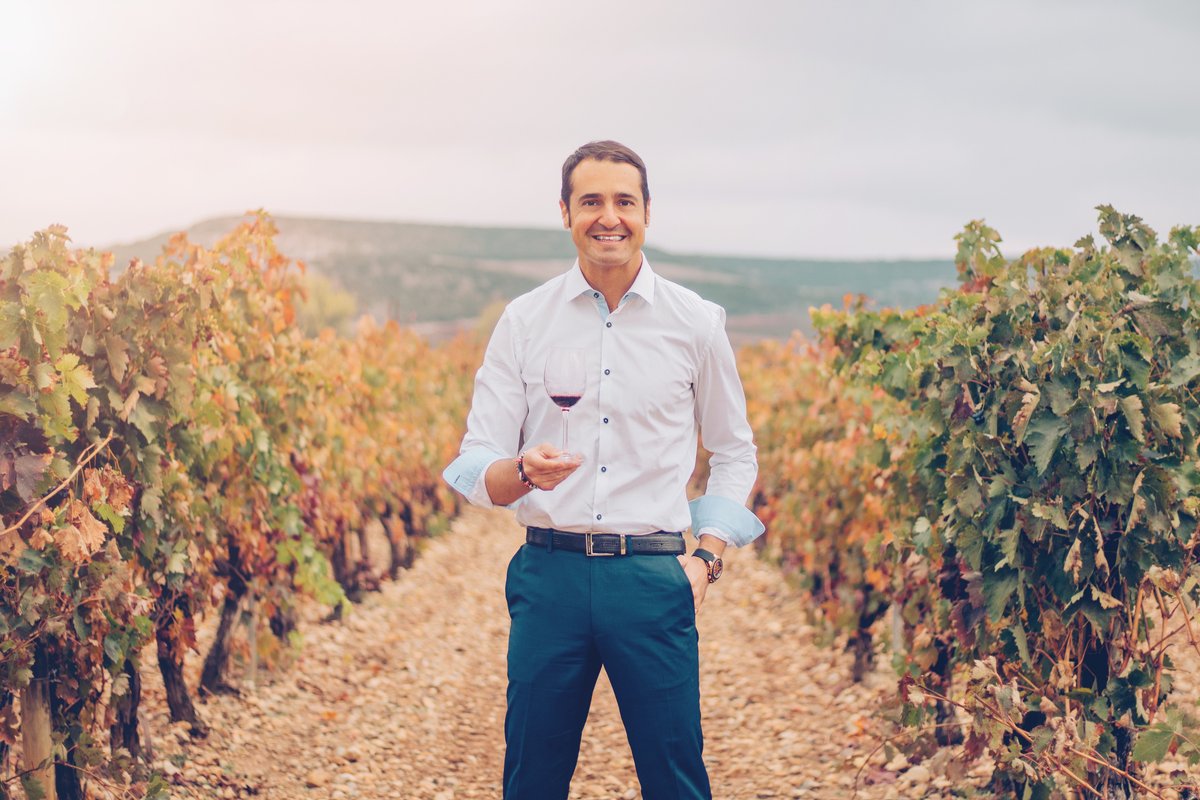 Roberto Sanz (<a href="/soblechero/">Roberto Sanz</a>), Dircom de Bodegas <a href="/Matarromera/">Matarromera</a>, nos cuenta por qué son un referente internacional en innovación y sostenibilidad en el sector del vino.🍷

La entrevista completa👉bit.ly/DeBodegasMatar…