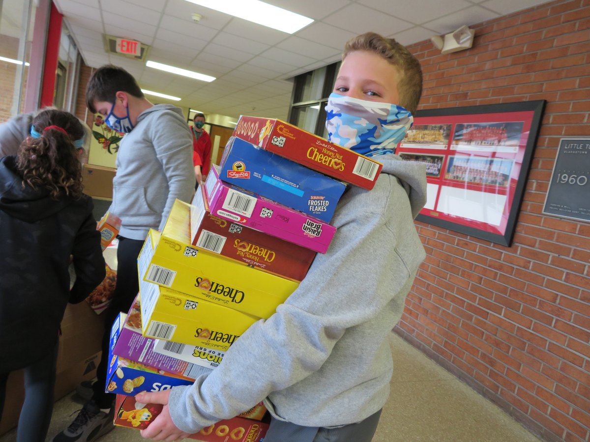 ccsdschools's tweet photo. For two weeks our LT community collected boxes of cereal for donation to local food pantries like @feedrockland  @RocklandPride &amp; our #ClarkstownCSD FRC. The school nearly doubled their goal of 500, tallying a total of 821 Cheerios, Corn Flakes &amp; Kix (among others). #CCSDOutreach https://t.co/GEkMxweT90