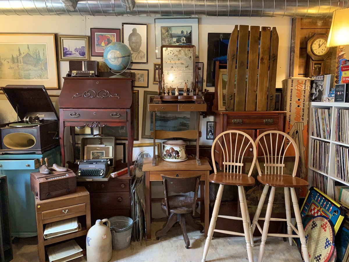 highjinxottawa's tweet photo. It’s a cozy day at the shop.
That’s all.
#rainydays #spring #vintage #antique #neighbourshelpingneighbours #spitestore https://t.co/ZE0iljn9WS