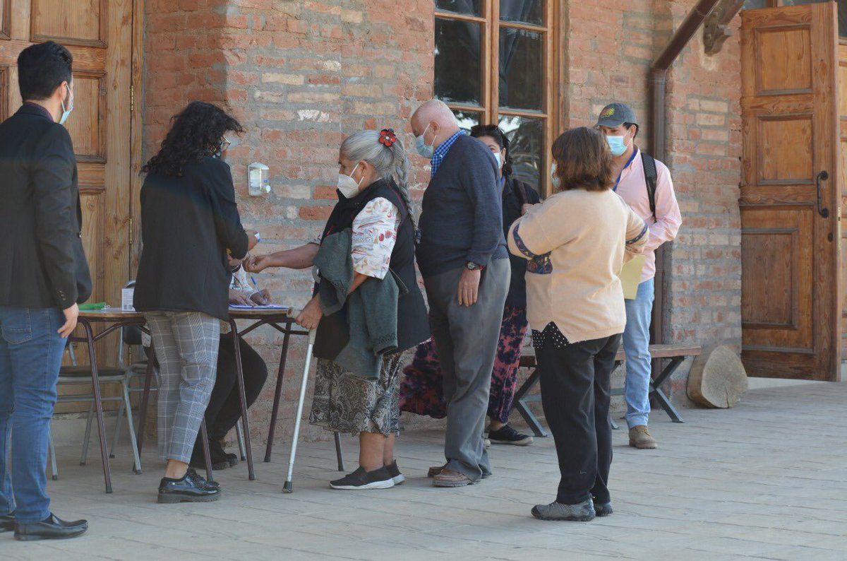 BarrioBello's tweet photo. Esta semana compartimos con los vecinos del barrio Los Jardines, los resultados del diagnóstico participativo. 
La integración entre los distintos sectores es una de las claves para mejorar el barrio.
#participacionciudadana #integracionsocial #peralillo #bellobarrioconsultores https://t.co/jaNmPcszX2