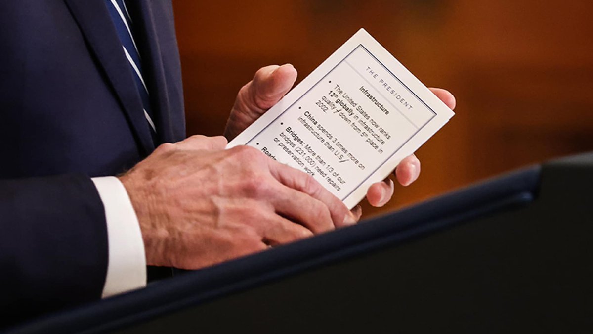 JackBlaine3's tweet photo. 'Cheat Sheets".
President Biden leaned on detailed notes, photos of journalists at first formal news conference. https://t.co/uE8wLJLnVu