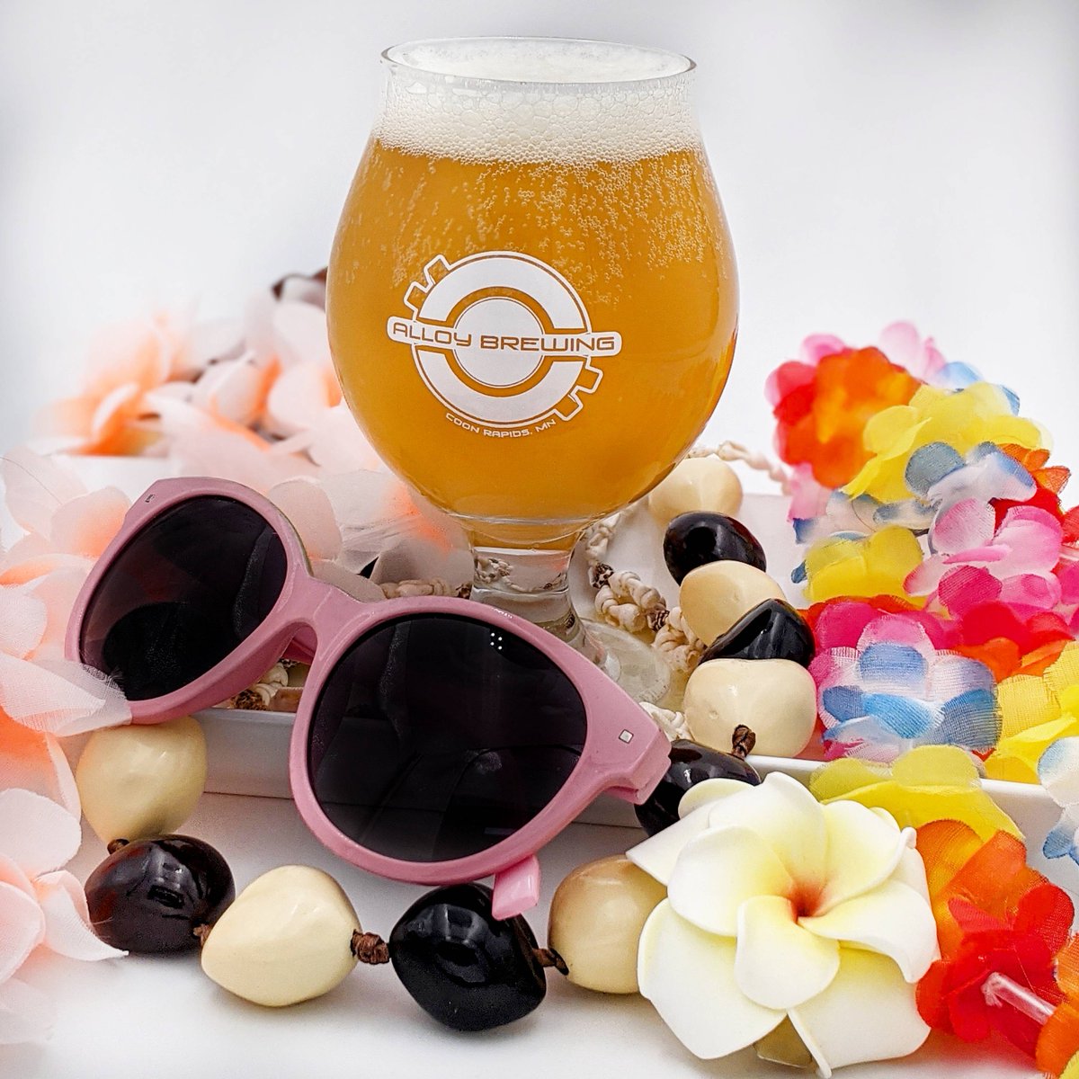 New Beer Release - Tropical Earthshake 2.0 - 9.1% ABV / 40 IBU
The milkshake IPA that we all know and love, but with a pineapple, mango and guava twist!
<a href="/BlueFirePizza/">Blue Fire Pizza</a> is here at 5pm
Plus: cookie flights &amp; Girl Scout Troop 18207 onsite today
linktr.ee/alloybrewingco…