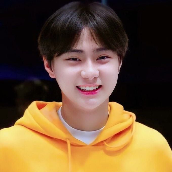 vv_nie's tweet photo. HAPPIEST BIRTHDAY TO OUR GIANT BABY😍 Daniel!!😚💕💕💕 

#danielbirthday #DANIEL_ILAND https://t.co/vwkwLfR7lb
