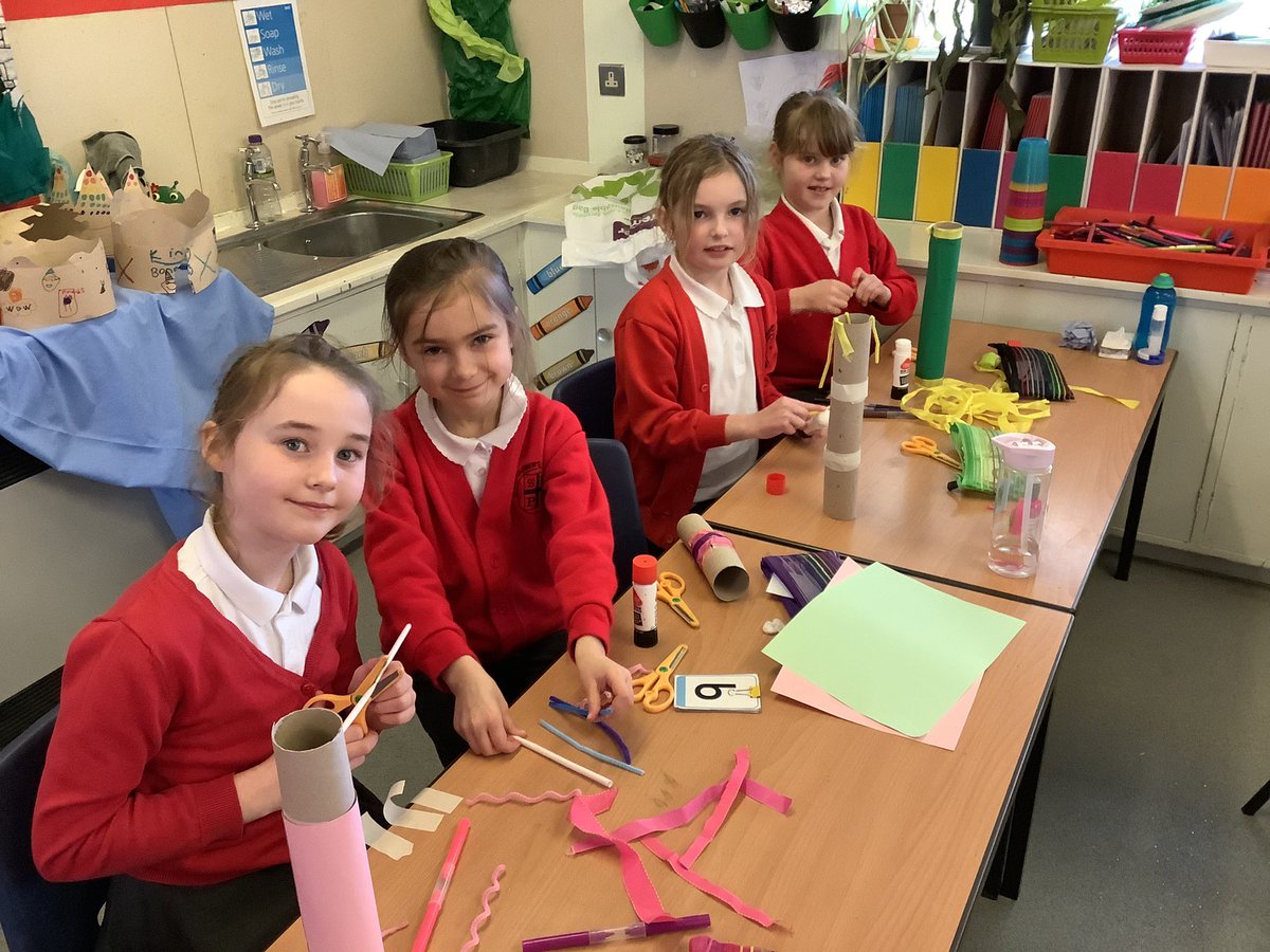 OakClassStBarts's tweet photo. We are investigating which materials work best to create a drawbridge for Rapunzel to escape from her tower over the moat to safety.
@ClassPalm https://t.co/1tN1QgXMHD