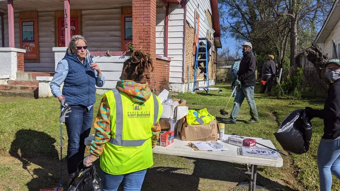 Celi4Change's tweet photo. A huge thank you to the Magic City Blight Busters team and all of the residents and neighbor officers who came out to volunteer in Rising-West Princeton this past Saturday!
#BlightBusters #WestSide https://t.co/hQ4Tqy0WdG
