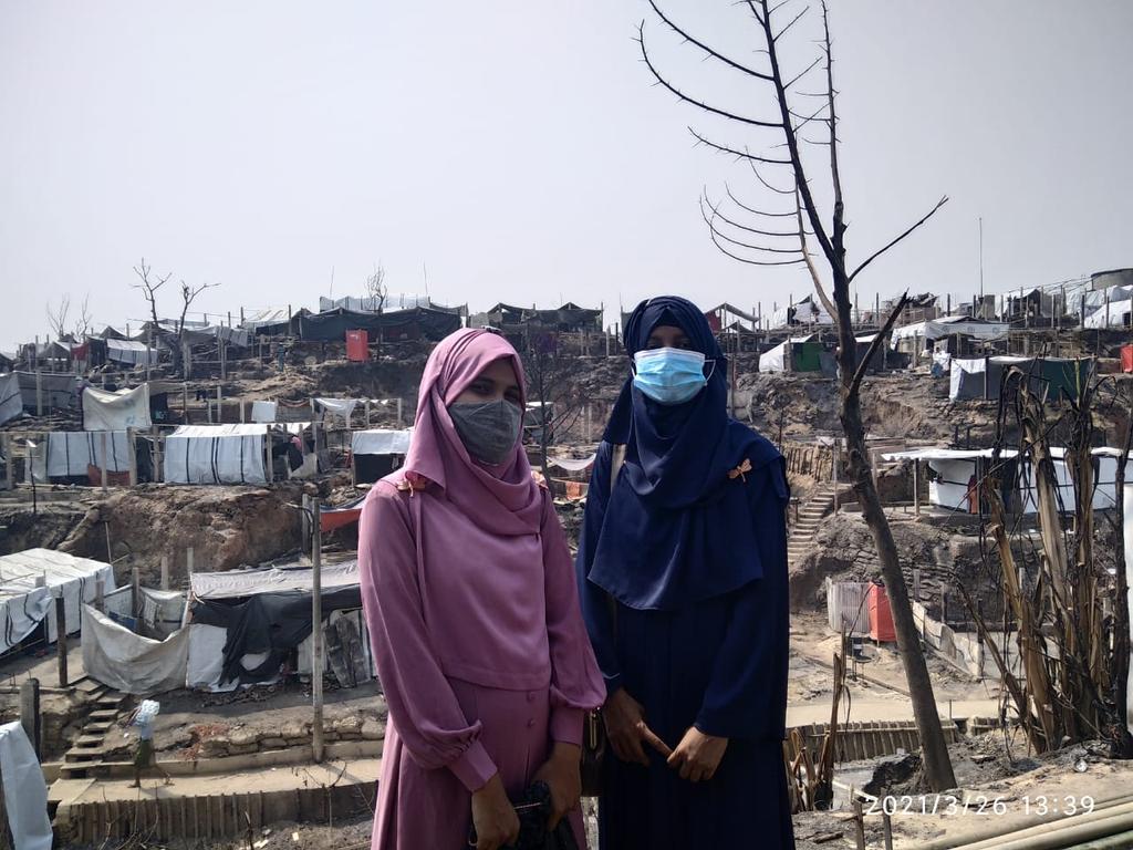 Abdulla_AH7's tweet photo. #Rohingya women are strong and hard worker. Some our sisters are actively participating in social works helping the fire victims in the camp. #RohingyaCampFire #SupportFireVictims #BalukhaliCamp #CoxBazar #RohingyaWomen @RestlessBeings @EmilyFishbein11 @Ronan_Lee @UKMuslimYouth https://t.co/JLZrG9W3gr