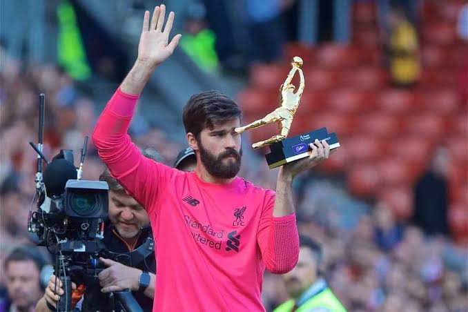 The_Gerrard_Era's tweet photo. Only Goal Keeper to win 3 golden gloves in one season.

Under appreciated. https://t.co/lltv6ftDW1