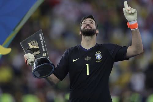 The_Gerrard_Era's tweet photo. Only Goal Keeper to win 3 golden gloves in one season.

Under appreciated. https://t.co/lltv6ftDW1