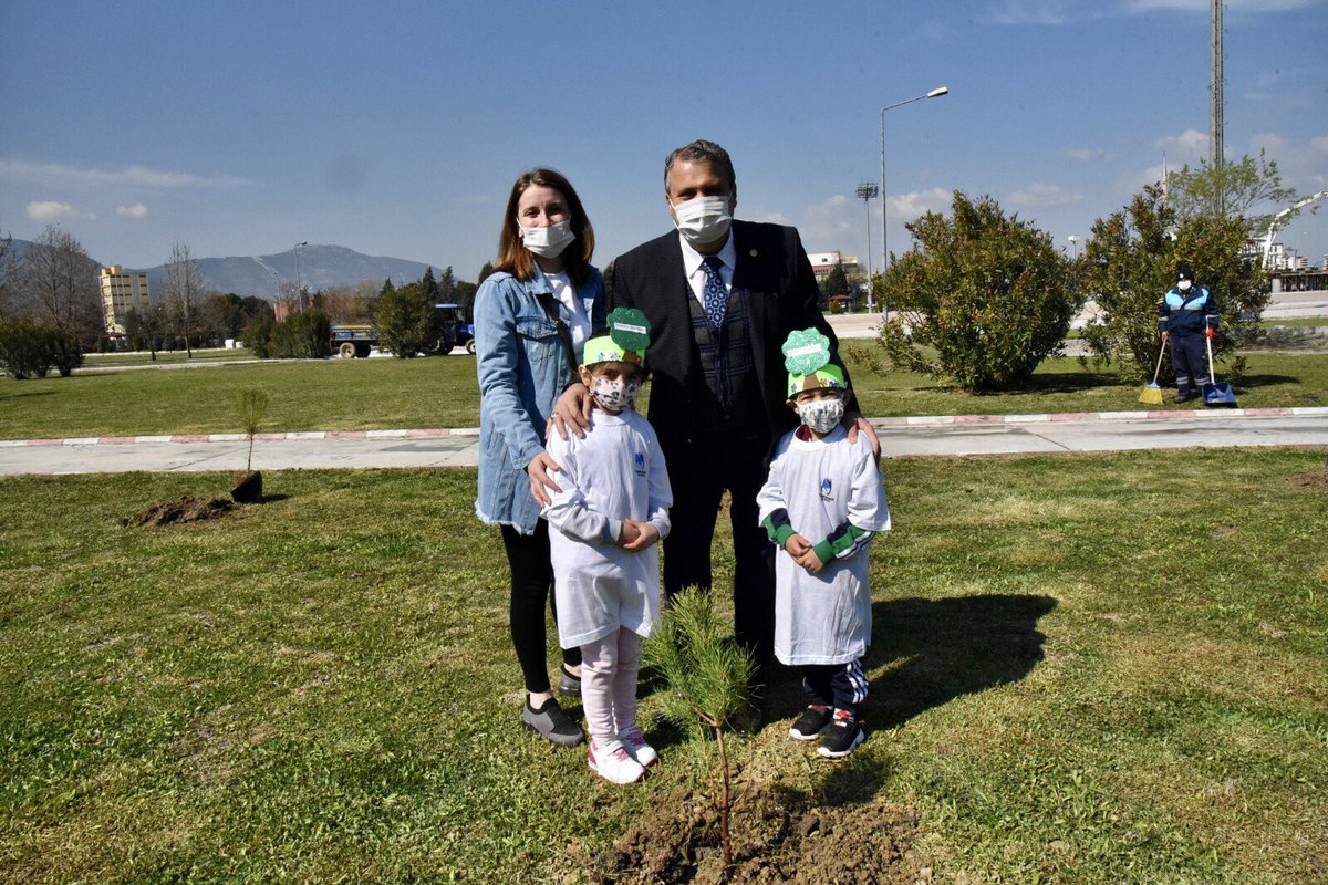 ARTIK ONLARIN DA DİKİLİ BİR AĞACI VAR 

Çağatay Uluçay İlkokulu Anasınıfı öğrencileri ‘Artık benim de dikili ağacım var’ diyebilecek.  ‘Yüzüncü Yıla Yüz Proje’ vaatlerinde yer alan bir sözü daha yerine getiren...

Haber Detay >> yunusemre.bel.tr/haber/artik-on…