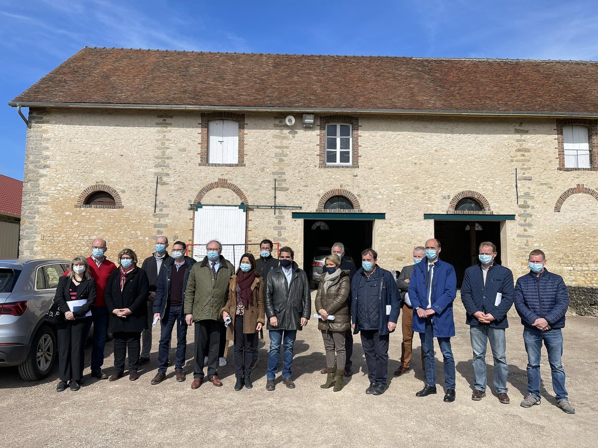 Avec <a href="/anne_chain/">Anne Chain-Larché</a> et <a href="/SenatriceThomas/">Claudine Thomas</a>, nous étions ce matin au sein de l’exploitation agricole de Vincent Bouvrain à Chenoise-Cucharmoy à l’invitation de la FDSEA77 et de son Président Cyrille Milard, et des Jeunes Agriculteurs 77 et de son Président Arthur Coutier.