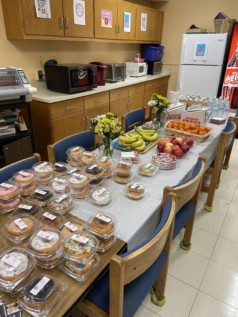 CounseLaRose's tweet photo. “Donut” you know we couldn’t have a strong #SEL program without the partnership of our amazing @pta_morgan!? Thank you for helping us celebrate #SELday with some treats and reminders of the bonds we all share @HTSD_Morgan! @NewJerseyDOE @SEL4NJ @UrbanAssembly https://t.co/vYlnMB1r55