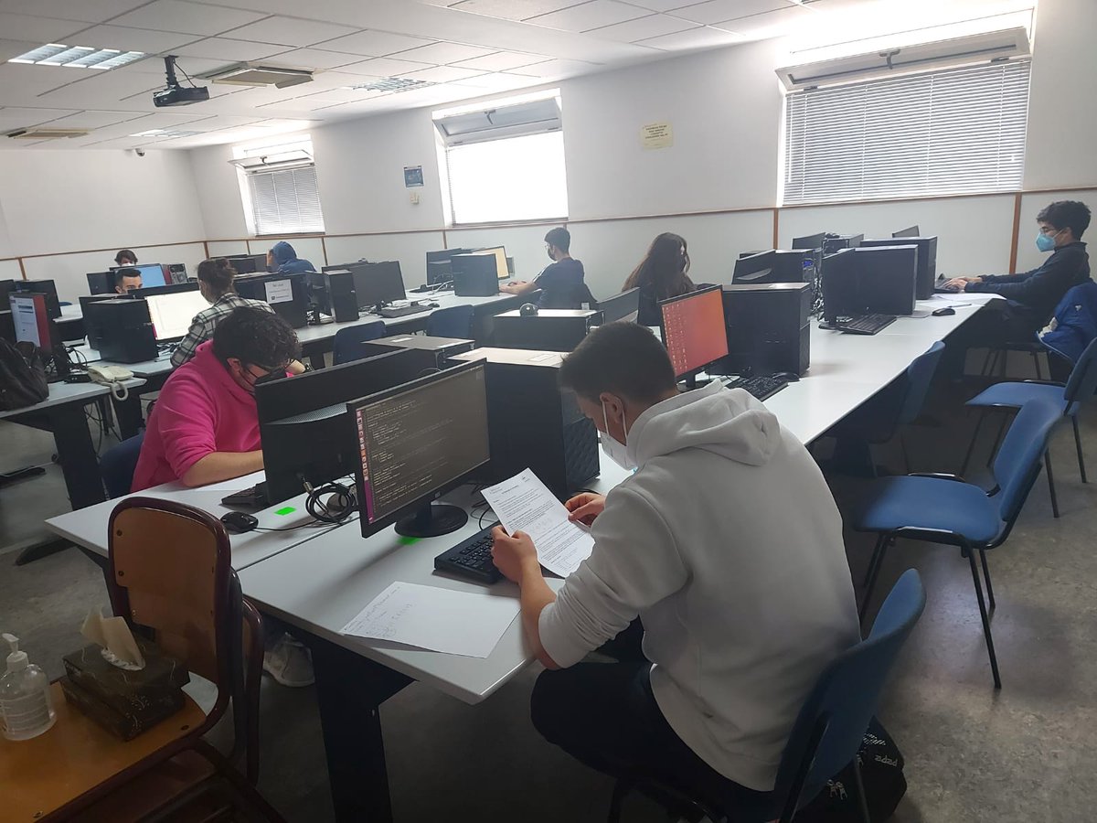 EPSAlicante's tweet photo. Hoy en la Olimpiada de Informática https://t.co/dFwWk6I5mW