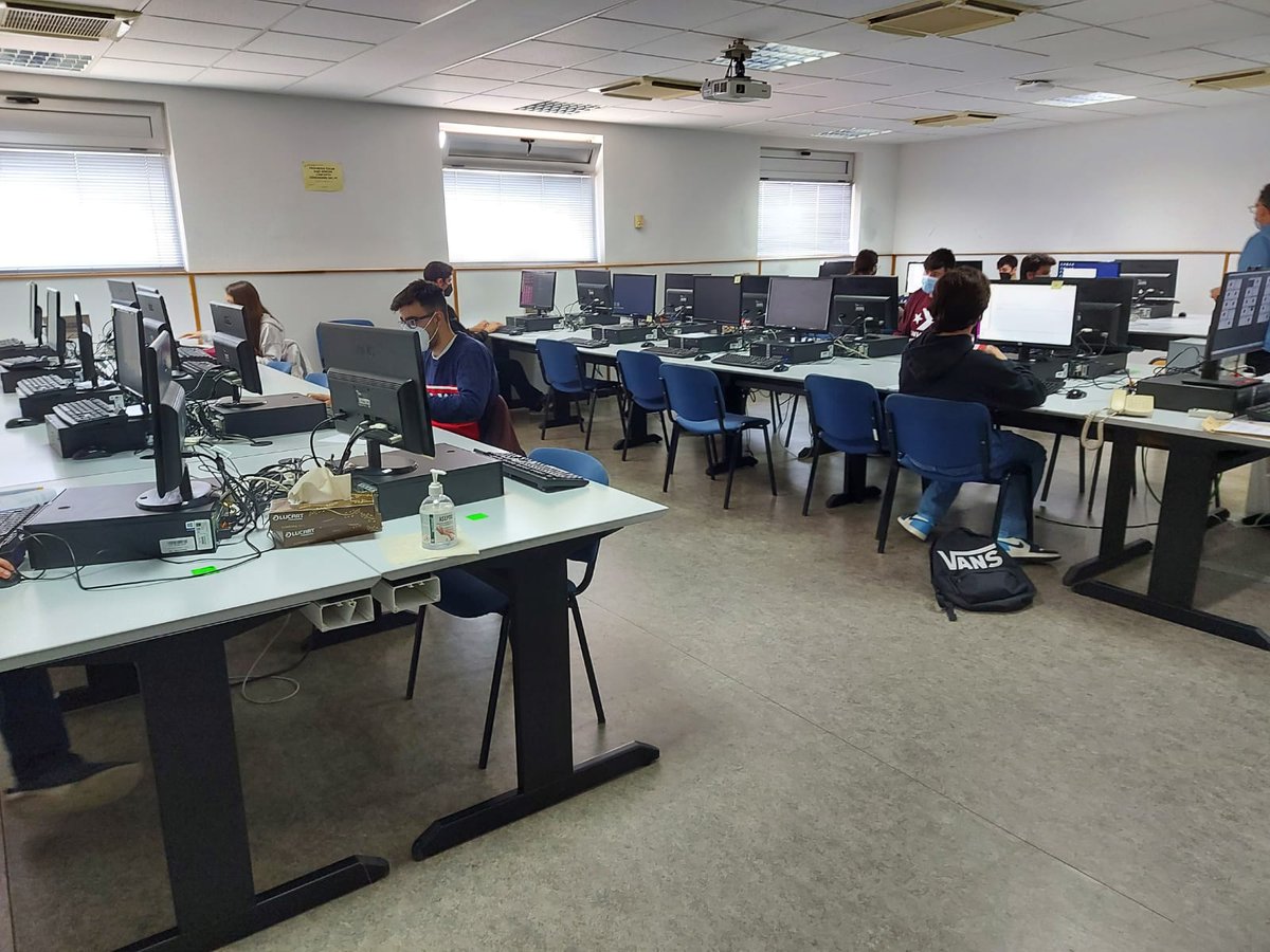 EPSAlicante's tweet photo. Hoy en la Olimpiada de Informática https://t.co/dFwWk6I5mW